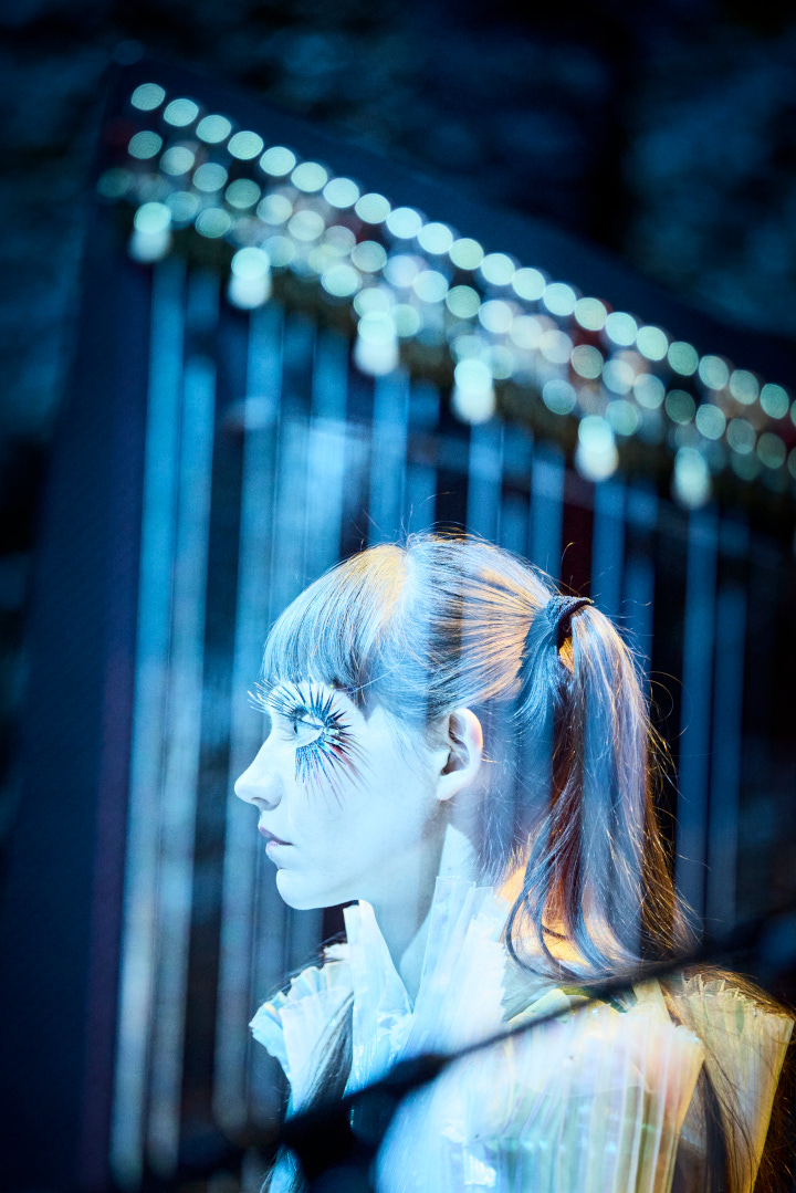 Photographie du spectacle Médusée, création de la compagnie Ultimato, mise en scène de Léna Bokobza-Brunet, avec Léna Bokobza-Brunet, Pauline Chagne et Léa Moreau